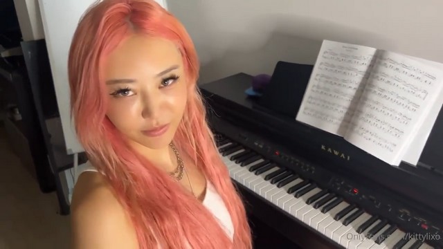 kittylixo taking piano lesson and anal fucking