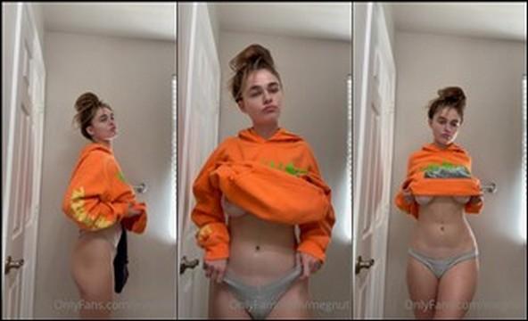 Megnutt02 Bouncing her big boobs leaked video